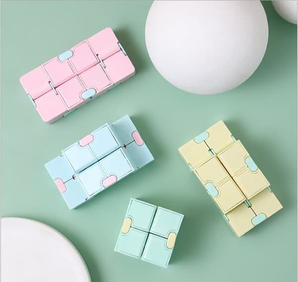 Fidget Toysin ääretön kuutio Antistress