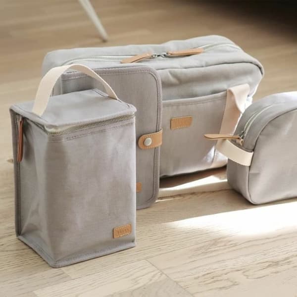 Béaba Kylväska Beige 22 cm - Praktisk och stilren kylväska för att hålla mat och dryck kylda under sommaren.