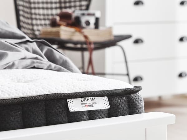 Fjærmadrass Svart Med Hvit 90 x 200 cm med Latekslag Trekk Medium Hardhetsgrad Slitesterk Soverom Moderne