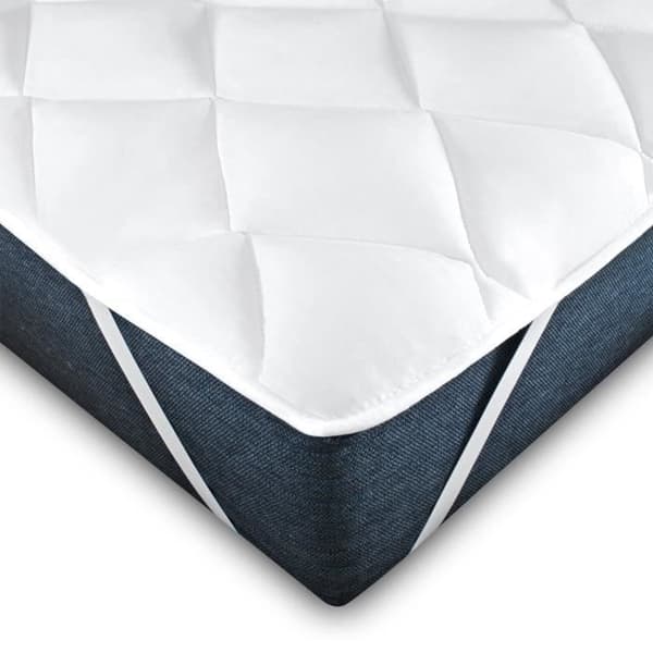 Övermadrass 120x200 - Mikrofiberfyllning - Mjuk och fluffig stoppning - Kan tvättas i maskin - På ventilerande och hygienisk madrass