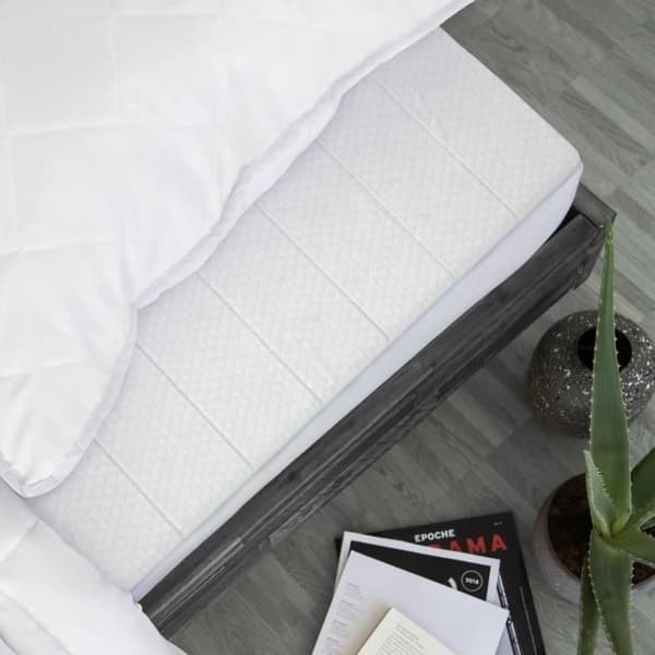 Övermadrass 120x190 cm - På kallskumsmadrass - 5 cm tjock - Tvättbart mikrofiberöverdrag - Allergivänliga material