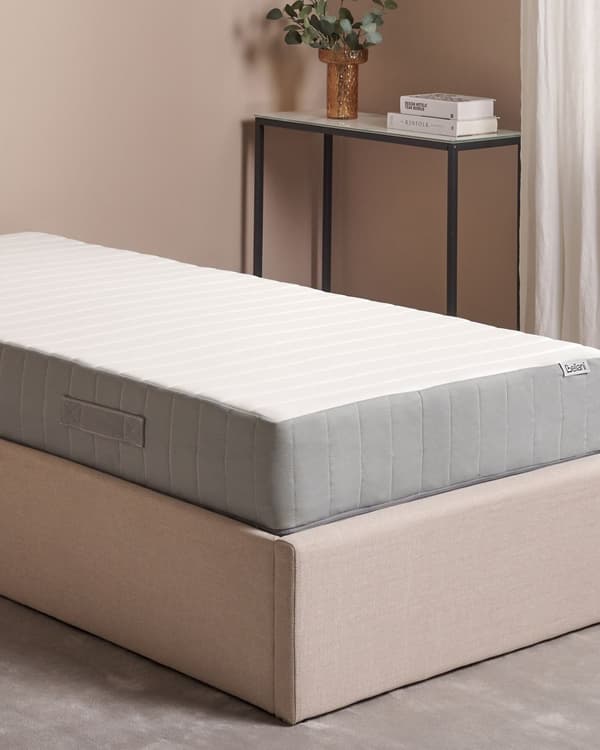 Pussijousitettu patja 90 x 200 cm kova kahvoilla irrotettava päällinen yhdelle hengelle lateksitäytteellä