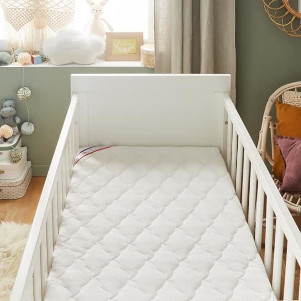 P'tit Lit - Luftkonditionerad babymadrass - 60x120 cm - 1 sval sommarsida / 1 vadderad vintersida - Antikvalster - Avtagbart överdrag - Oeko