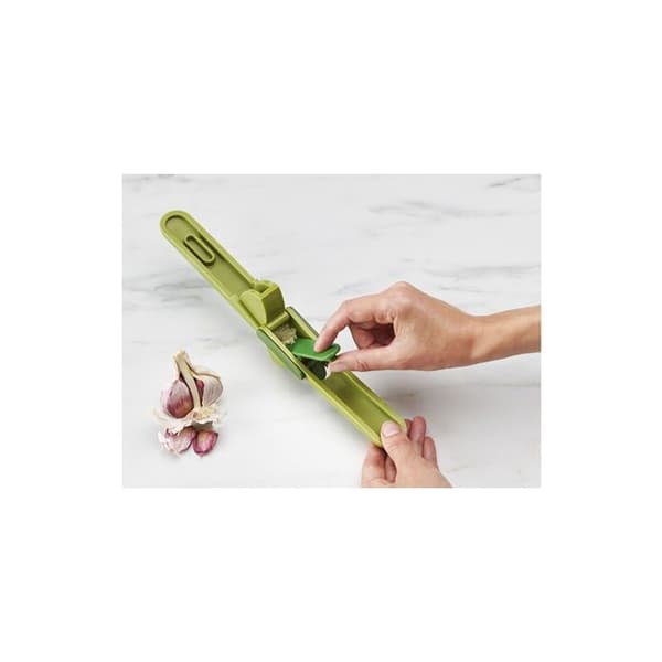 Pressa vitlök - Joseph Joseph - CleanForce - Inbyggt torkblad - Utan BPA - Grön