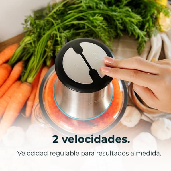 Cecotec 500-W 500-g capacity electric meat and vegetable food mincer with 4 blades.