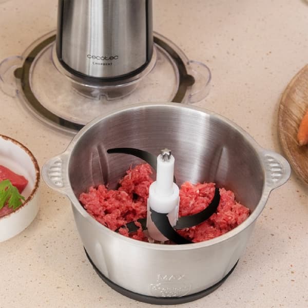 Cecotec Electric meat and vegetable mincer, 600 W, 4 black titanium blades, 2 1.5-litre bowl made of stainless steel and 2 speed settings.