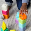 Miniatyrbild 5 av 5: Ask med 20 sensoriska delar - INFANTINO - 315222 - Stapelbara