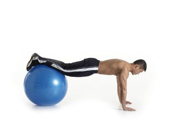 Gymnastikkball / Pilatesball med Pumpe - 65 cm