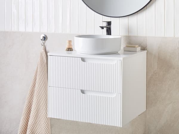 Badrumsskåp Vägghängt Vit MDF 60 x 52 cm Räfflad Framsida med 2 lådor Förborrade Hål Elegant Design Badrum