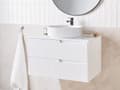 Miniatyrbild 2 av 10: Badrumsskåp Vägghängt Vit MDF 80 x 52 cm Räfflad Framsida med 2 lådor Förborrade Hål Elegant Design Badrum