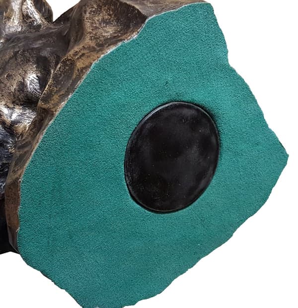 Snautseri, Snautseri I - uurna koiran tuhkalle, koiran rintakuva, iso koiran pää puutarhaan by Art-Dog