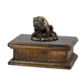 Miniatyrbild 1 av 7: Bulldog II - urna för hundaska, klassisk urna med statyett, elegant urna med hund av Art-Dog