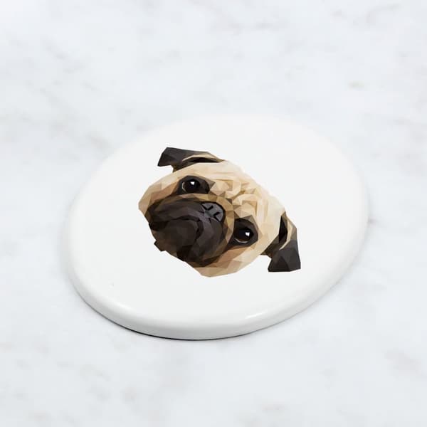 Pug, Pug, Carlin - en flise med et foto og en geometrisk inskription af Art-Dog