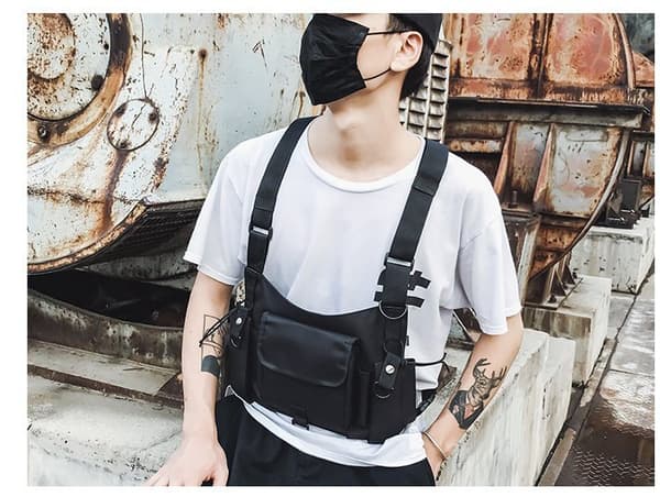Bröstväska Chest bag 5 Fickor