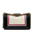 Miniatyrbilde 4 av 10: Pre-owned Chanel Crest-Embellished Medium Boy Bag White