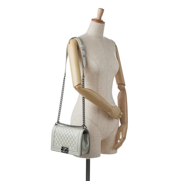 Pre-owned Chanel Old Medium Quilted Caviar Boy Flap Silver