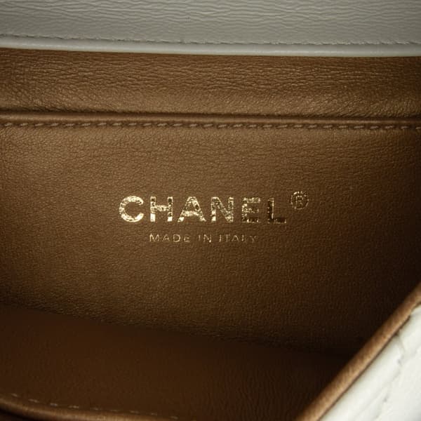 Pre-owned Chanel Small Lambskin Chic Pearls Flap White