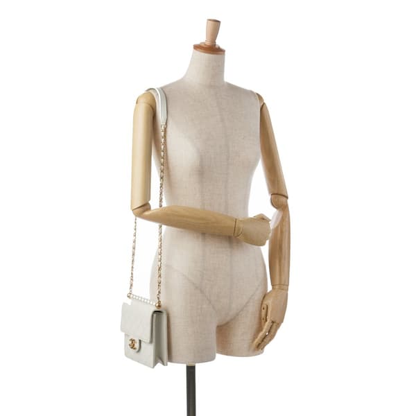 Pre-owned Chanel Small Lambskin Chic Pearls Flap White