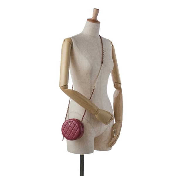 Pre-owned Chanel Quilted Lambskin Round Pearl Clutch with Chain Red