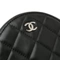 Miniatyrbild 9 av 10: Pre-owned Chanel CC Quilted Lambskin Round Clutch with Chain Black