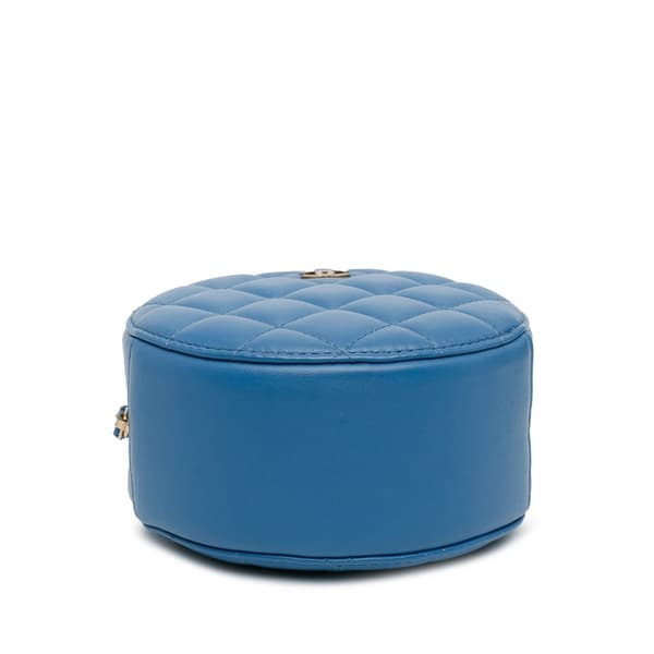 Pre-owned Chanel Quilted Lambskin Round Clutch with Chain Blue