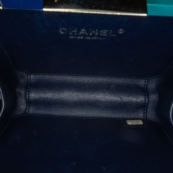 Pre-owned Chanel CC Ombre Acrylic Clutch on Chain Blue