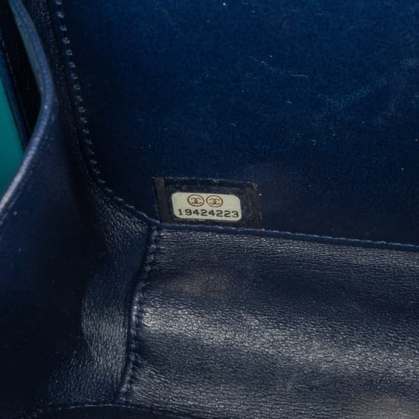 Pre-owned Chanel CC Ombre Acrylic Clutch on Chain Blue