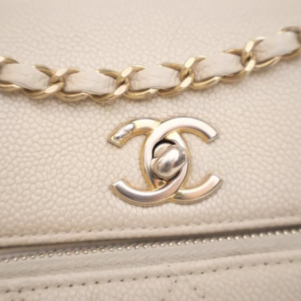 Pre-owned Chanel Caviar Business Affinity Messenger Flap White