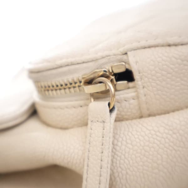 Pre-owned Chanel Caviar Business Affinity Messenger Flap White
