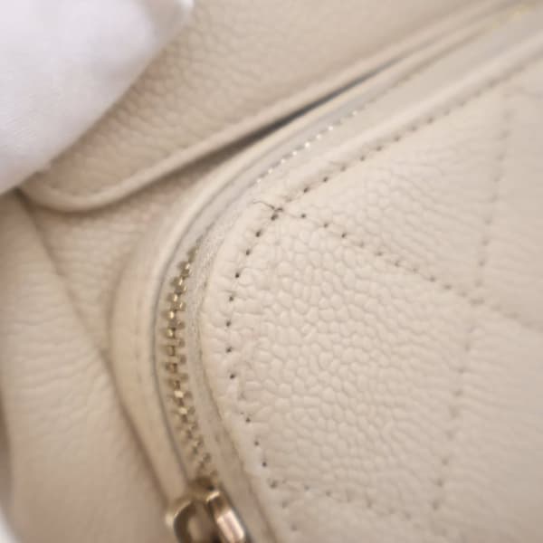 Pre-owned Chanel Caviar Business Affinity Messenger Flap White