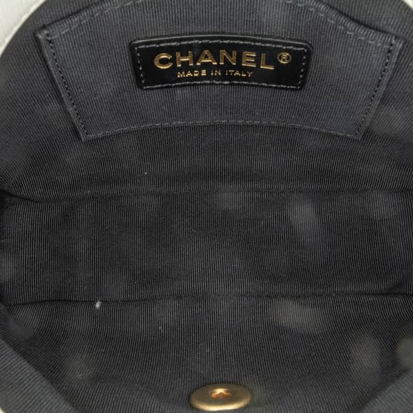Pre-owned Chanel Mini Quilted Lambskin Lacquered Chain Flap White