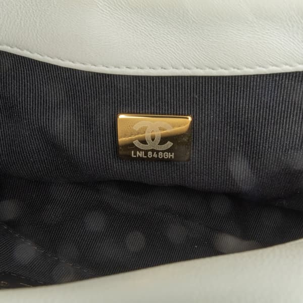 Pre-owned Chanel Mini Quilted Lambskin Lacquered Chain Flap White