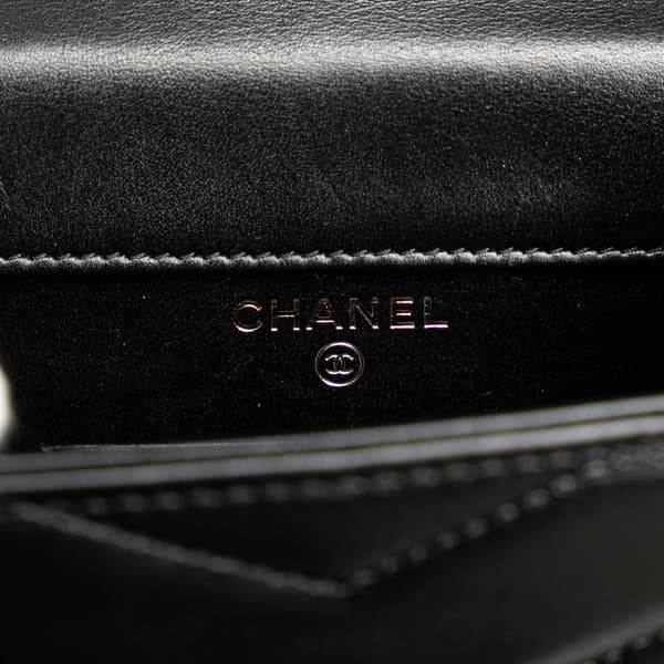 Pre-owned Chanel Calfskin CC Chevron Medal Envelope Vertical Clutch With Chain Black