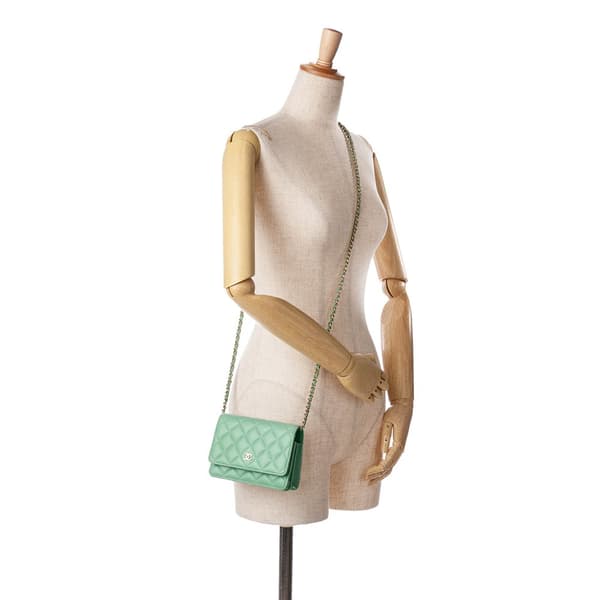Pre-owned Chanel Mini CC Quilted Lambskin Wallet On Chain Green