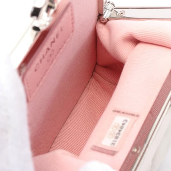 Pre-owned Chanel Lambskin and Acrylic Kiss Clutch with Chain White