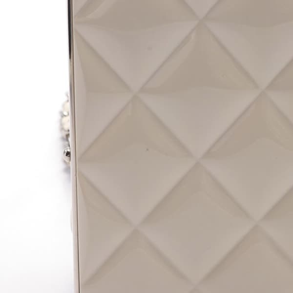 Pre-owned Chanel Lambskin and Acrylic Kiss Clutch with Chain White