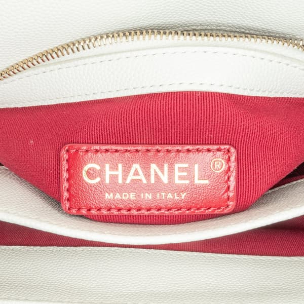 Pre-owned Chanel CC Quilted Caviar Flap Crossbody White