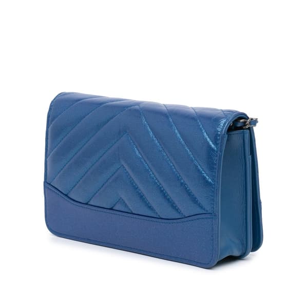 Pre-owned Chanel Chevron Aged Metallic Calfskin Gabrielle Wallet On Chain Blue