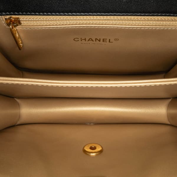 Pre-owned Chanel Quilted Lambskin Octagonal Buckle Crossbody Black