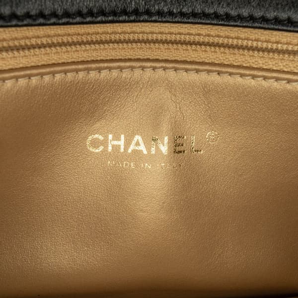 Pre-owned Chanel Quilted Lambskin Octagonal Buckle Crossbody Black