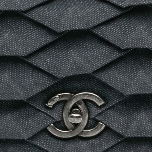 Pre-owned Chanel Small Pleated Denim Scale Effect Turtle Flap Blue