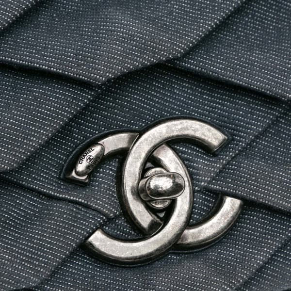 Pre-owned Chanel Small Pleated Denim Scale Effect Turtle Flap Blue