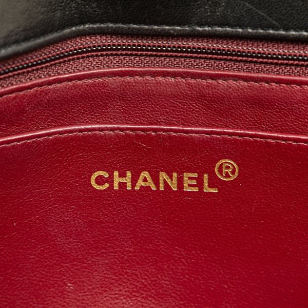 Pre-owned Chanel Medium Lambskin Diana Flap Black