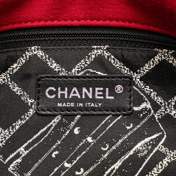 Pre-owned Chanel Quilted Jersey Hawaii Crossbody Red