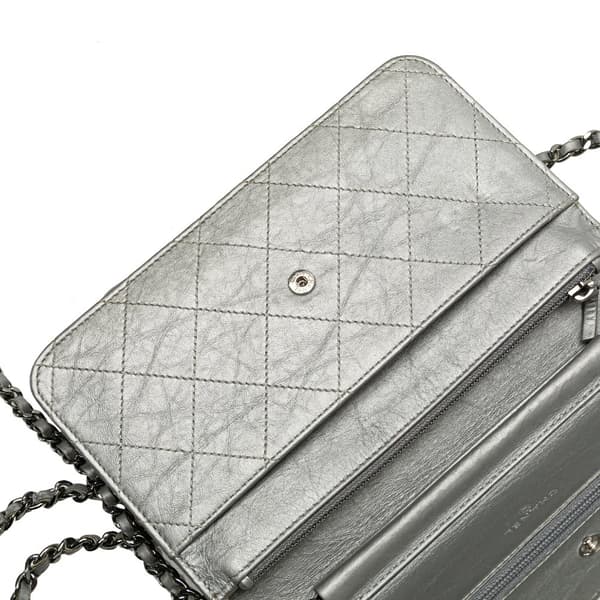 Pre-owned Chanel CC Quilted Aged Calfskin Wallet On Chain Silver