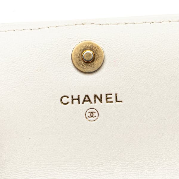 Pre-owned Chanel Quilted Lambskin Coco Love Card Holder On Chain White