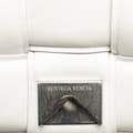 Miniatyrbillede 8 af 10: Pre-owned Bottega Veneta Nappa Intrecciato Padded Cassette Crossbody White