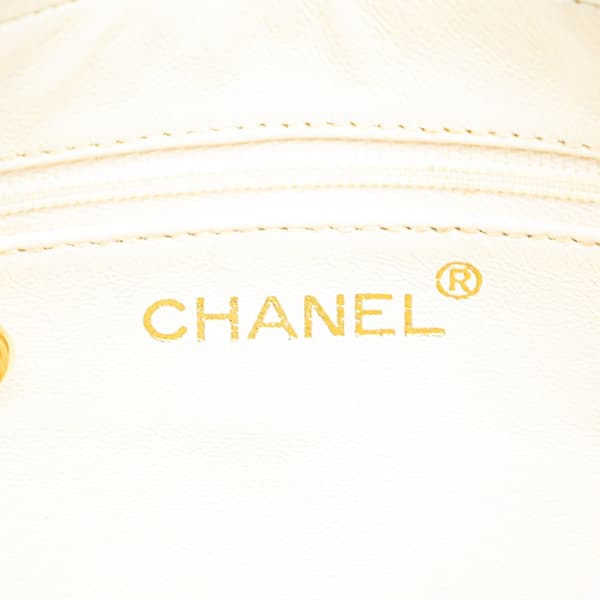 Pre-owned Chanel Quilted Caviar CC Camera Bag White