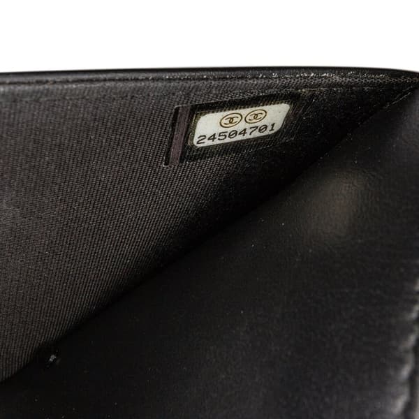 Pre-owned Chanel Quilted Crackled Patent Calfskin Pearl Wallet On Chain Black
