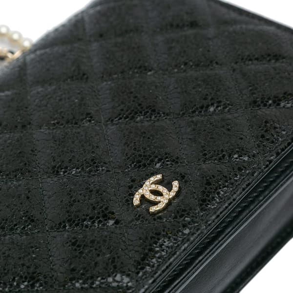 Pre-owned Chanel Quilted Crackled Patent Calfskin Pearl Wallet On Chain Black